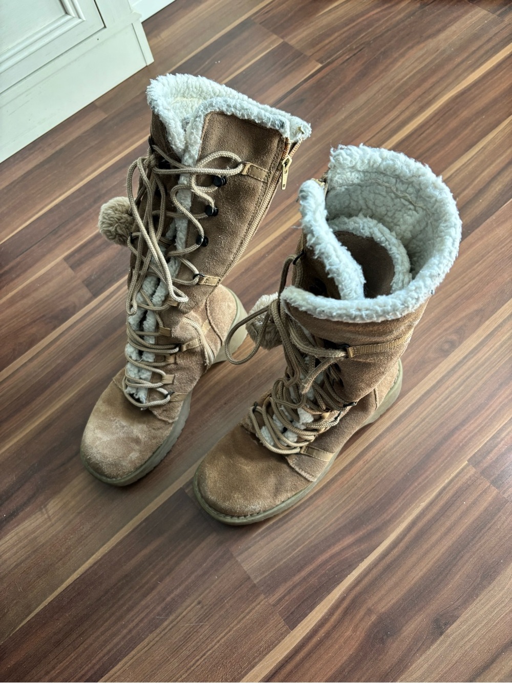 Cozy Lace-Up Women's Tan Suede Boots with Sherpa Lining